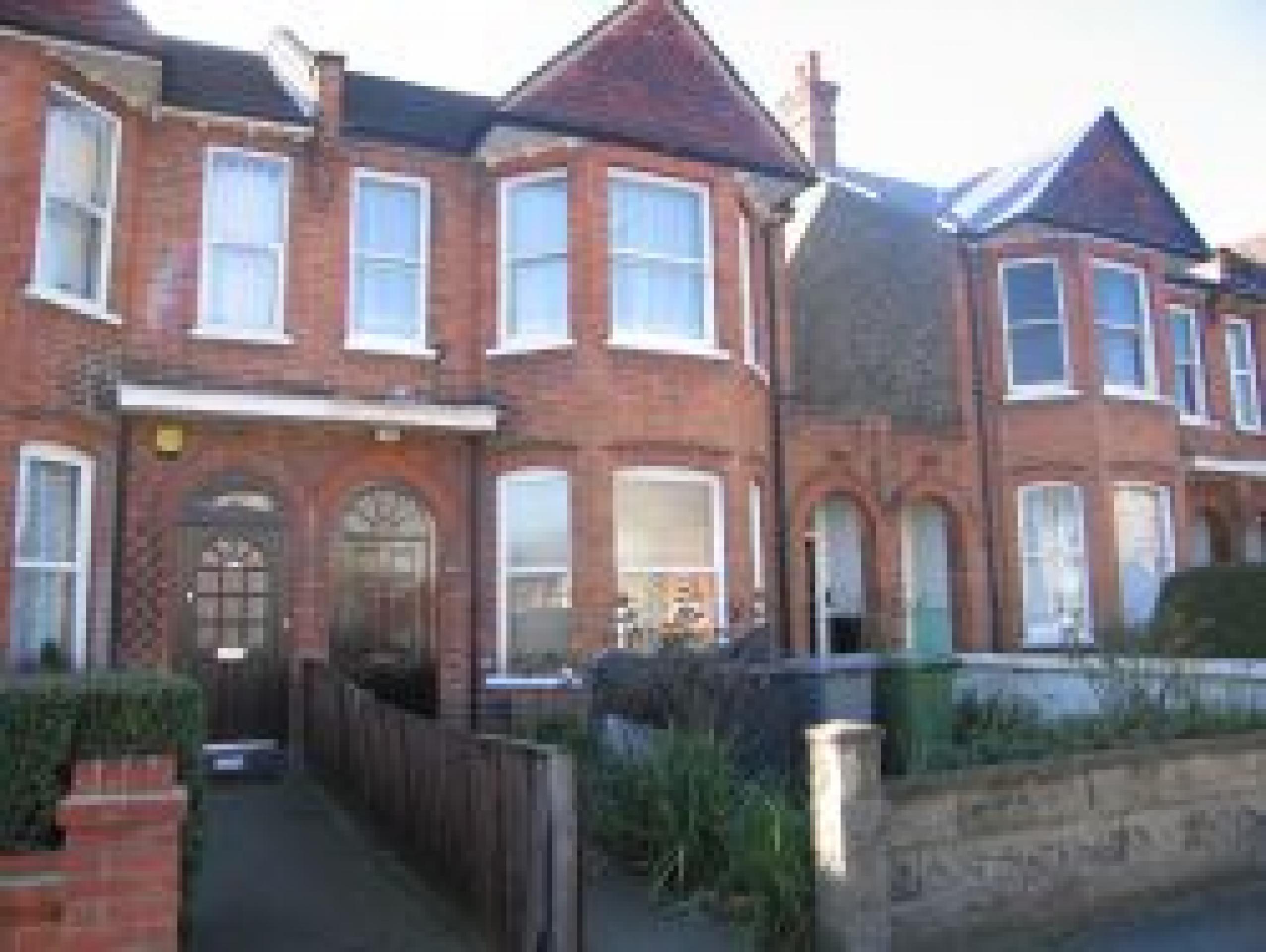 			2 Bedroom, 1 bath, 1 reception Flat			 Wrottesley Road, KENSAL GREEN NW10 NW10